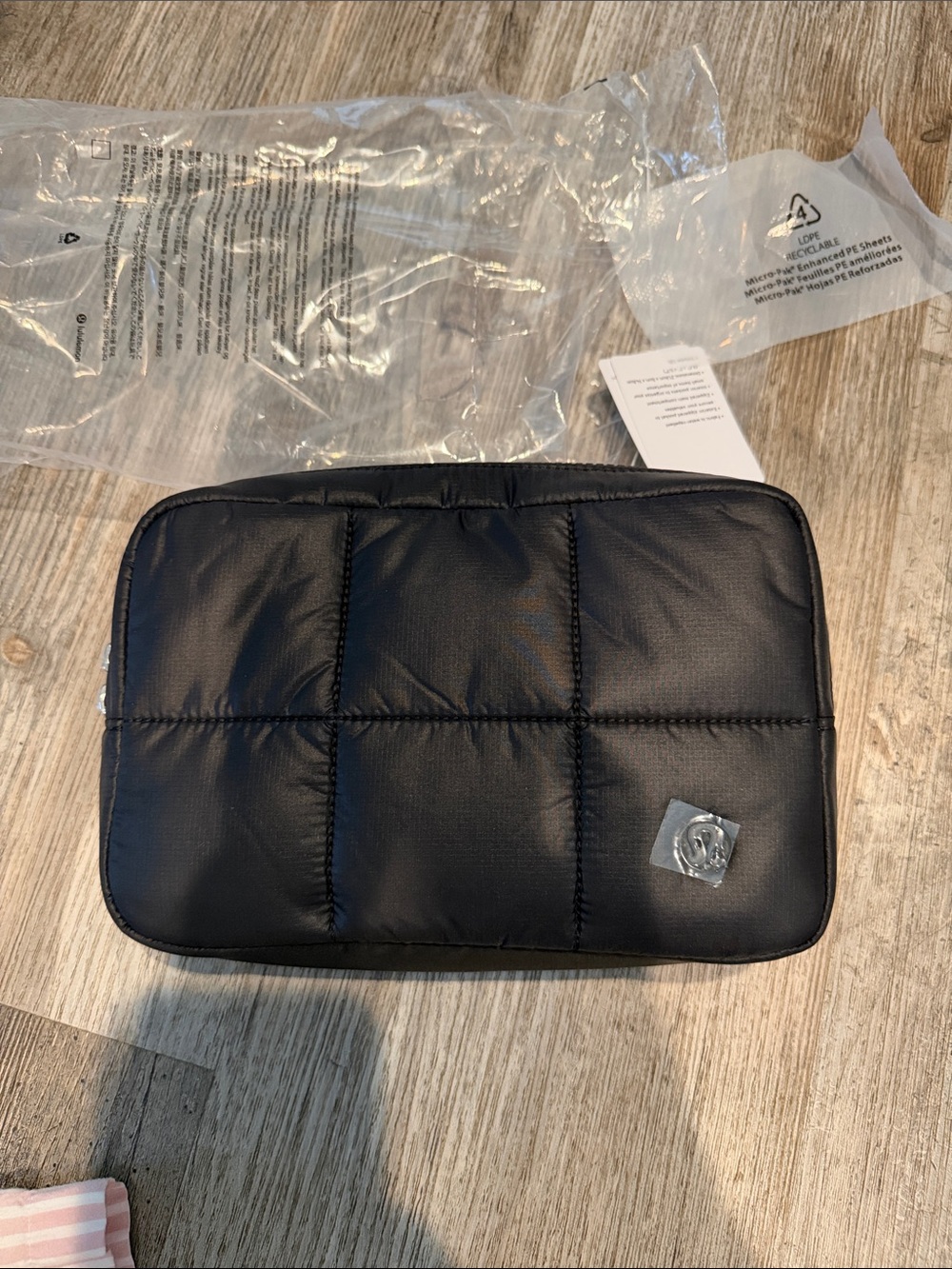 NEW with tags! Quilted Grid Belt Bag 1.5L
Black